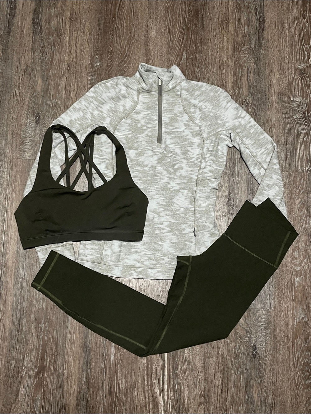 GUC Lululemon Matching Olive/Army Green Bundle. Size Tops 4, 6/ Bottom 4